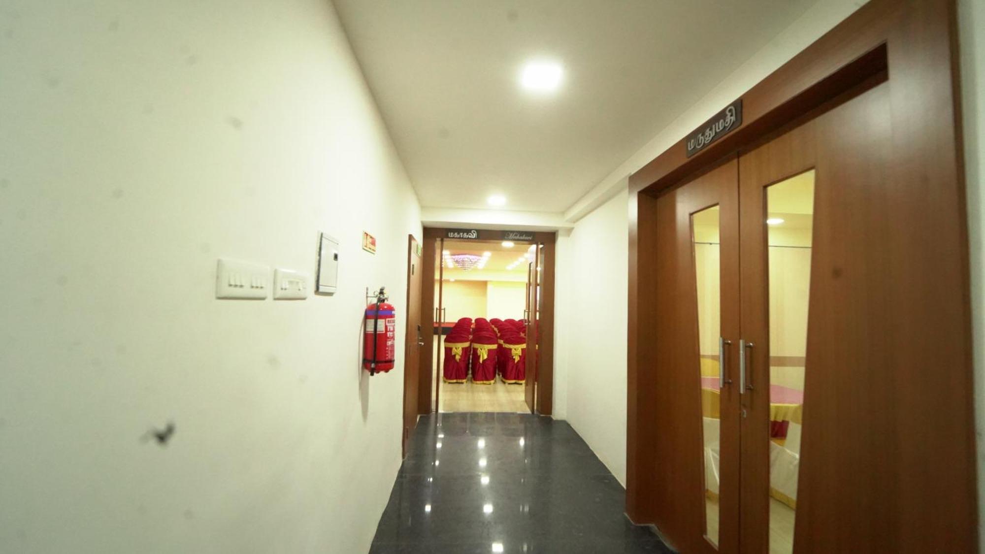 Kfour Apartment & Hotels Private Limited Madurai Bagian luar foto